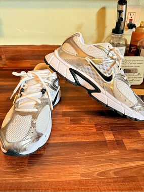 Nike Initiator Sneakers White & Silver US 8.5